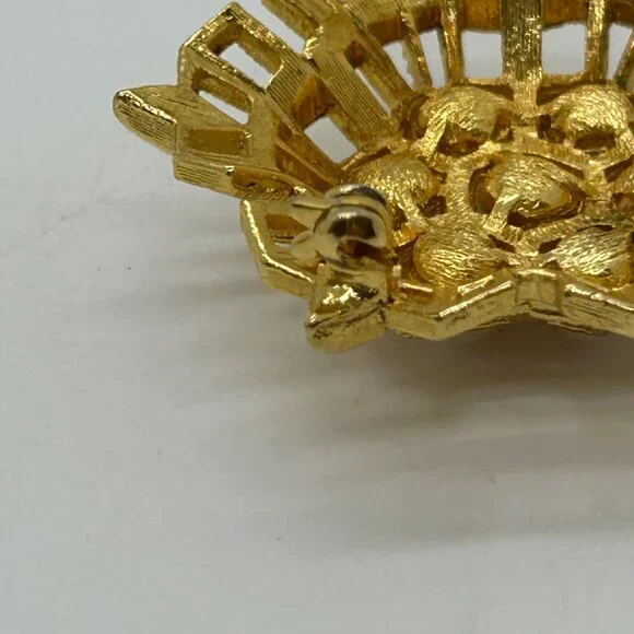 Vintage Gold-Tone Brooch & Clip-on Earrings Set With Faux Pearls Statement - Picture 11 of 16